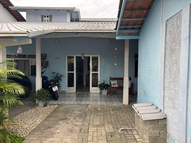 Casa 4 quartos e 2 banheiros, à venda, no bairro Armação em Penha