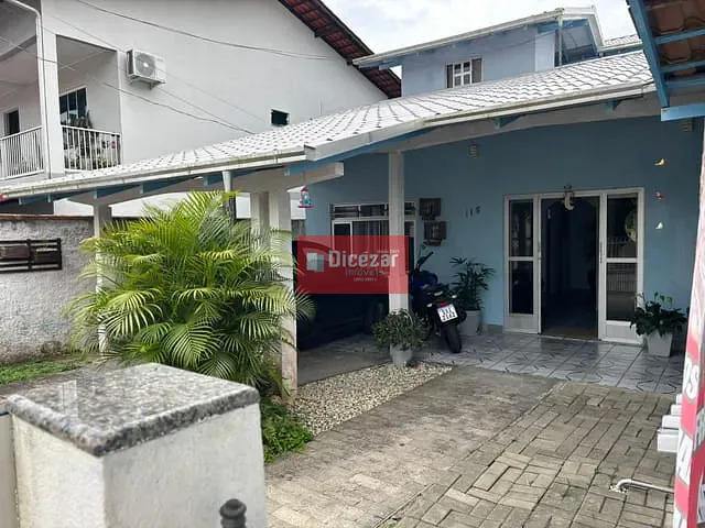 Casa 4 quartos e 2 banheiros, à venda, no bairro Armação em Penha