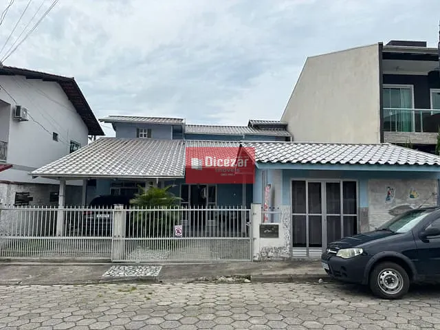 Casa 4 quartos e 2 banheiros, à venda, no bairro Armação em Penha