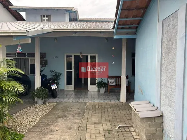 Casa 4 quartos e 2 banheiros, à venda, no bairro Armação em Penha