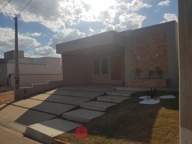 Casa à venda, no bairro Campo Alegre em Pindamonhangaba