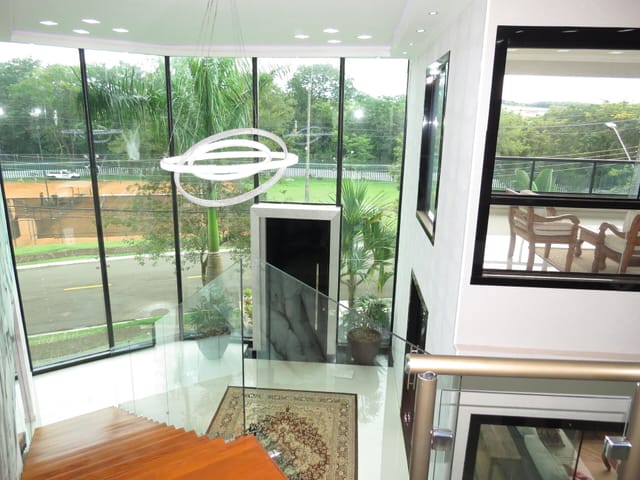 Casa com 600m² 4 quartos e 6 banheiros, à venda, no bairro Esperança em Londrina