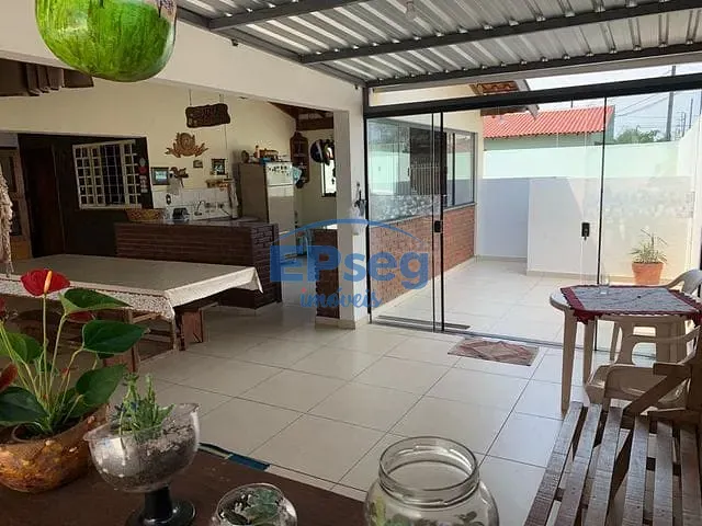 Casa com 487m² 4 quartos e 5 banheiros, à venda, no bairro Vila Oliveira em Rolândia