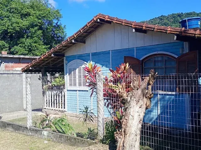 Casa com 360m² 3 quartos e 2 banheiros, à venda, no bairro Cidade Jardim Guapimirim em Guapimirim