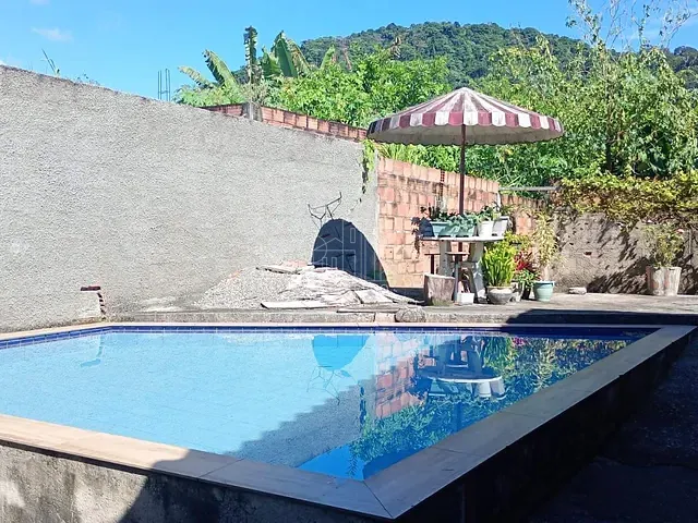 Casa com 360m² 3 quartos e 2 banheiros, à venda, no bairro Cidade Jardim Guapimirim em Guapimirim