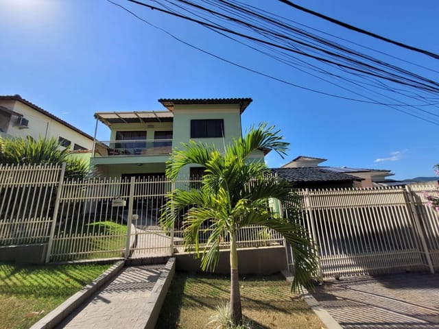 Casa com 450m² 4 quartos e 11 banheiros, à venda ou para alugar, no bairro Camboinhas em Niterói