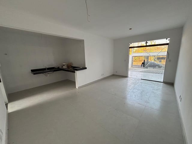Casa 2 quartos e 1 banheiro, à venda, no bairro Vale das Amendoeiras em Contagem