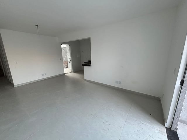 Casa 2 quartos e 1 banheiro, à venda, no bairro Vale das Amendoeiras em Contagem