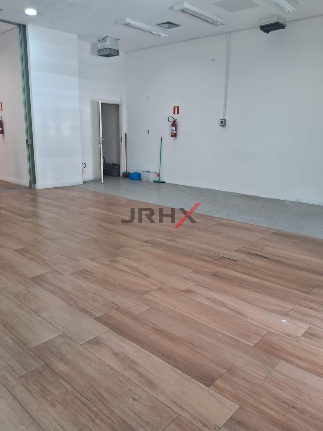 Casa à venda e aluguel com 1 quarto, 400m² - Foto 9