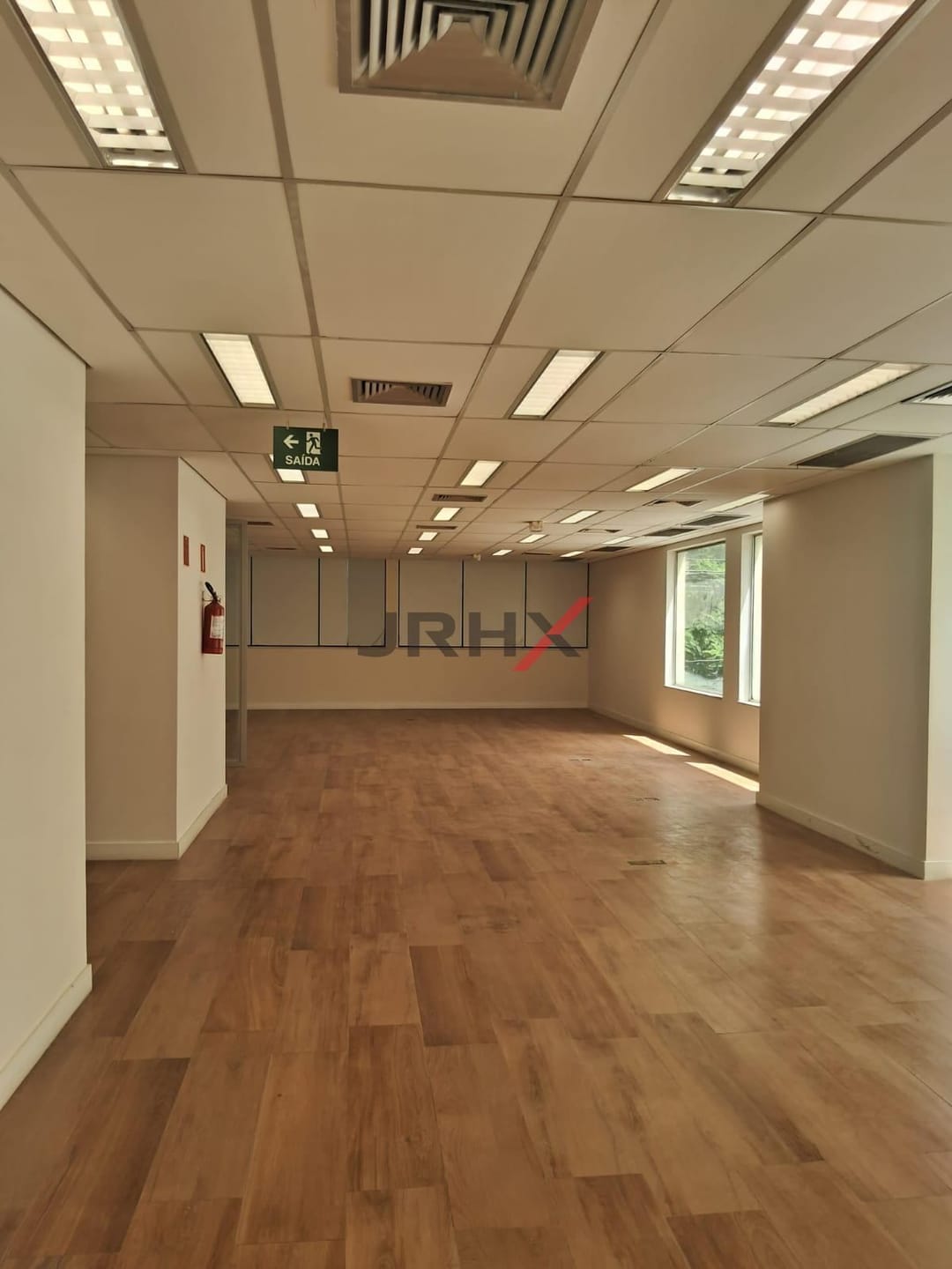 Casa à venda e aluguel com 1 quarto, 400m² - Foto 28