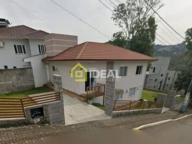 Casa 4 quartos e 3 banheiros, à venda, no bairro Centro em Piratuba