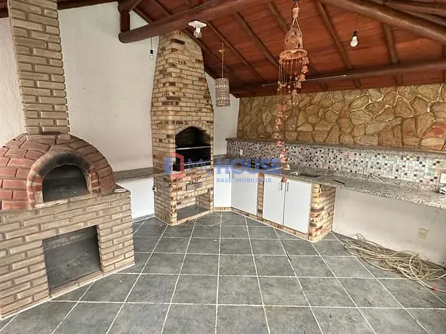 Casa 4 quartos e 5 banheiros, à venda ou para alugar, no bairro Nossa Senhora da Vitória em Ilhéus