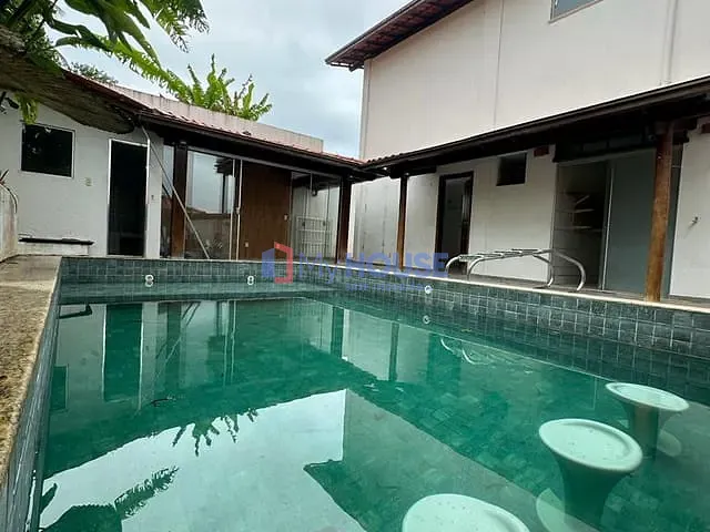 Casa 4 quartos e 5 banheiros, à venda ou para alugar, no bairro Nossa Senhora da Vitória em Ilhéus