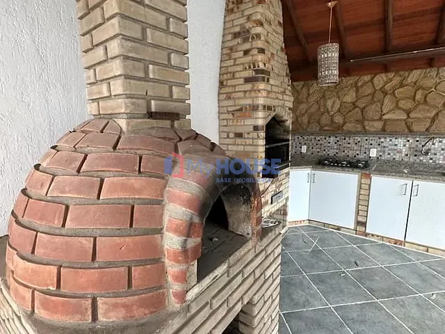 Casa 4 quartos e 5 banheiros, à venda ou para alugar, no bairro Nossa Senhora da Vitória em Ilhéus