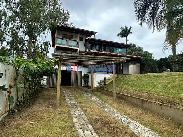 Casa 4 quartos e 5 banheiros, à venda ou para alugar, no bairro Nossa Senhora da Vitória em Ilhéus