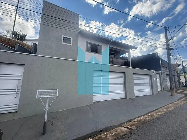 Casa com 319m² 3 quartos e 2 banheiros, à venda, no bairro Santa Ângela em Poços de Caldas