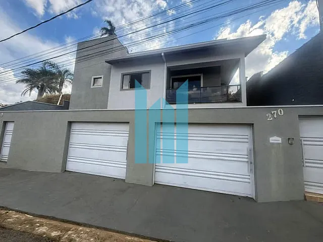 Casa com 319m² 3 quartos e 2 banheiros, à venda, no bairro Santa Ângela em Poços de Caldas