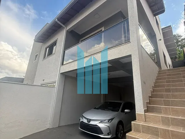 Casa com 319m² 3 quartos e 2 banheiros, à venda, no bairro Santa Ângela em Poços de Caldas