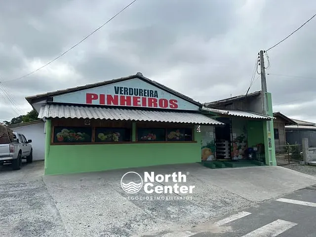 Casa com 325m² 1 quarto e 2 banheiros, à venda, no bairro Pinheiros em Balneário Barra do Sul