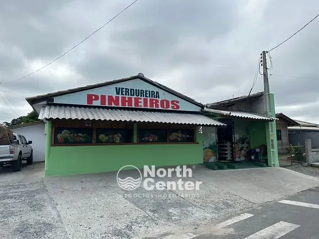 Casa com 325m² 1 quarto e 2 banheiros, à venda, no bairro Pinheiros em Balneário Barra do Sul