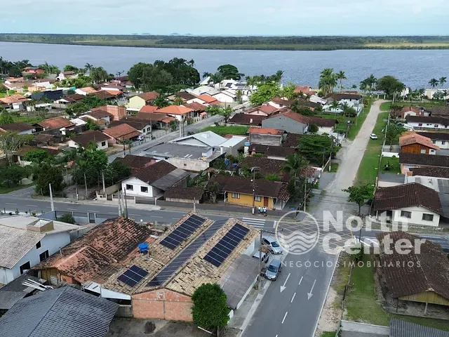Casa com 325m² 1 quarto e 2 banheiros, à venda, no bairro Pinheiros em Balneário Barra do Sul