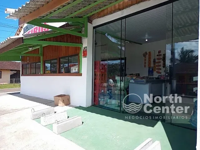 Casa com 325m² 1 quarto e 2 banheiros, à venda, no bairro Pinheiros em Balneário Barra do Sul