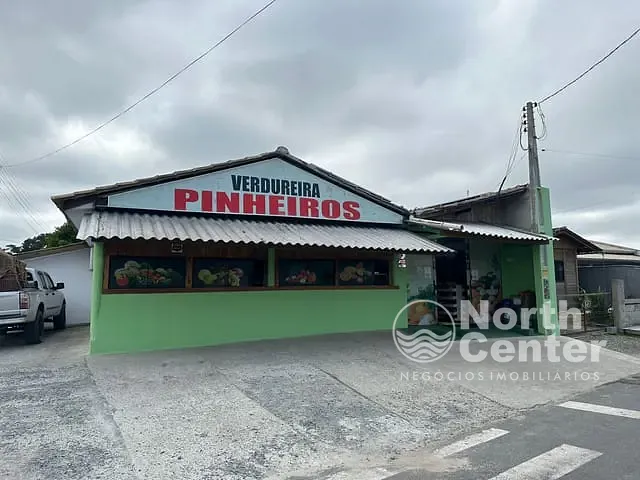 Casa com 325m² 1 quarto e 2 banheiros, à venda, no bairro Pinheiros em Balneário Barra do Sul