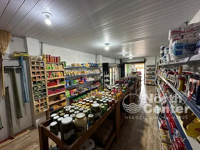 Casa com 325m² 1 quarto e 2 banheiros, à venda, no bairro Pinheiros em Balneário Barra do Sul