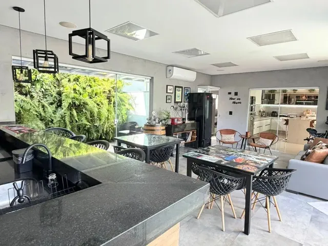 Casa com 300m² 4 quartos e 5 banheiros, à venda, no bairro Conjunto Residencial Vivendas do Arvoredo em Londrina