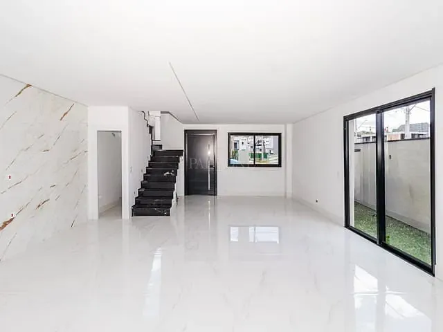 Casa com 160m² 3 quartos e 4 banheiros, à venda, no bairro Santa Cândida em Curitiba