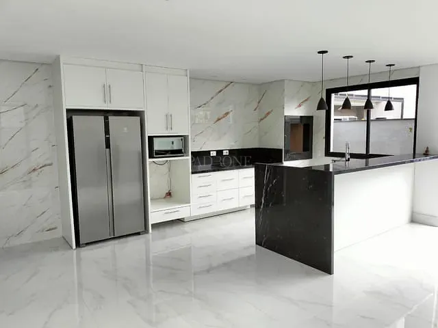 Casa com 160m² 3 quartos e 4 banheiros, à venda, no bairro Santa Cândida em Curitiba