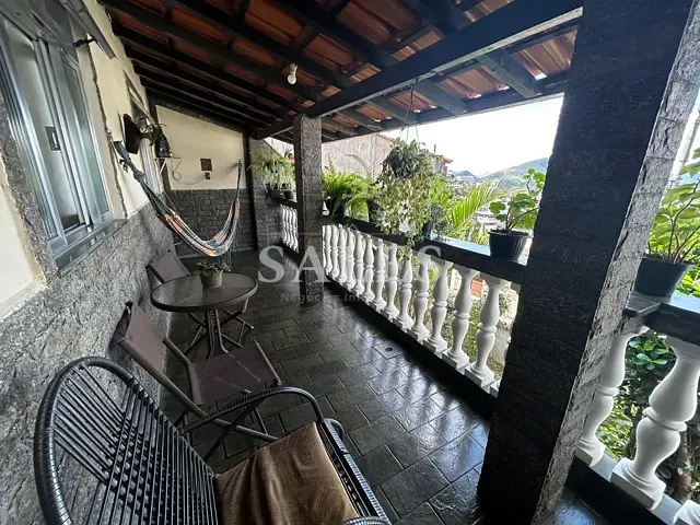 Casa com 303m² 2 quartos e 2 banheiros, à venda, no bairro Santa Luzia em Juiz de Fora