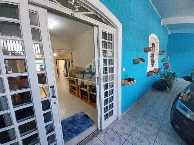 Casa com 250m² 3 quartos e 3 banheiros, à venda ou para alugar, no bairro Parque Senhor so Bonfim em Taubaté