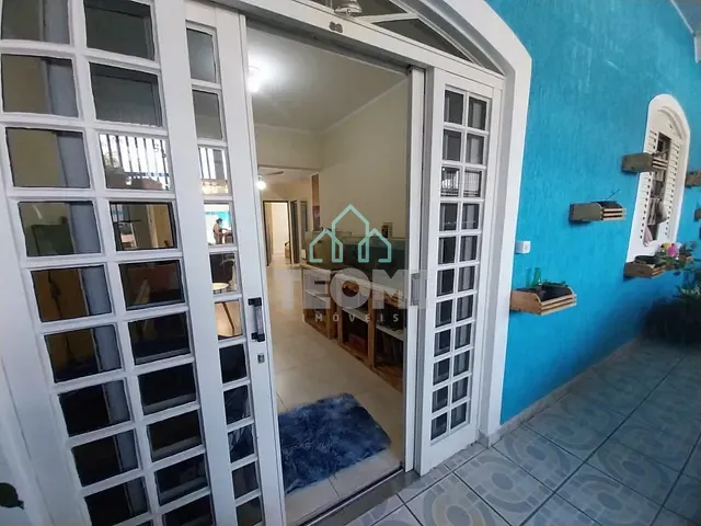 Casa com 250m² 3 quartos e 3 banheiros, à venda ou para alugar, no bairro Parque Senhor so Bonfim em Taubaté