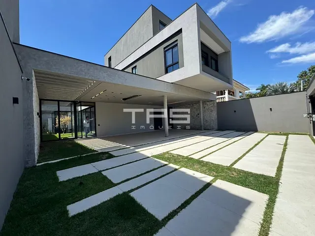 Casa com 600m² 3 quartos e 5 banheiros, à venda, no bairro Vila São José em Guaratinguetá