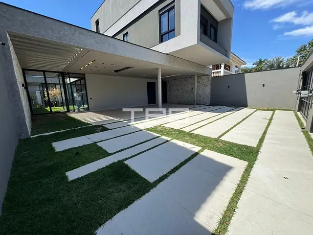 Casa com 600m² 3 quartos e 5 banheiros, à venda, no bairro Vila São José em Guaratinguetá