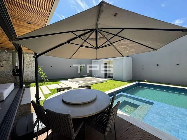 Casa com 600m² 3 quartos e 5 banheiros, à venda, no bairro Vila São José em Guaratinguetá