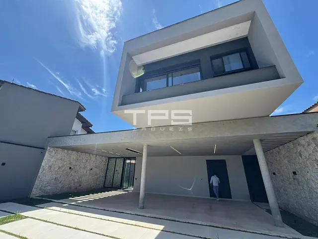 Casa com 600m² 3 quartos e 5 banheiros, à venda, no bairro Vila São José em Guaratinguetá