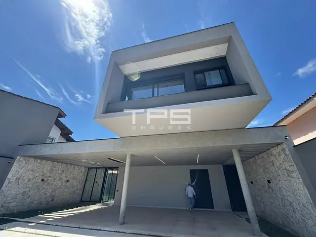 Casa com 600m² 3 quartos e 5 banheiros, à venda, no bairro Vila São José em Guaratinguetá