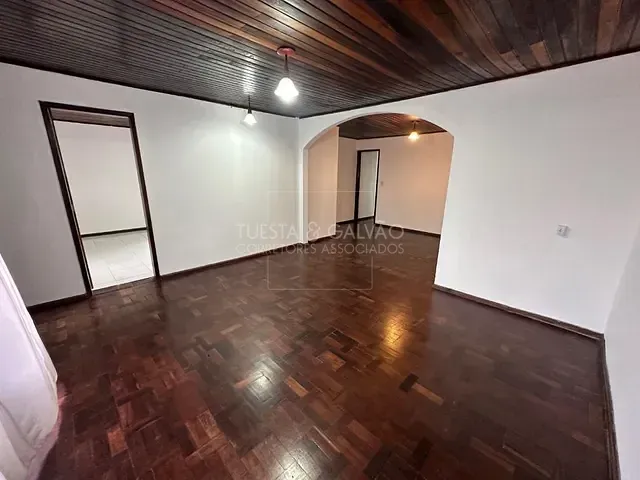 Casa com 200m² 5 quartos e 3 banheiros, à venda, no bairro Uberaba em Curitiba