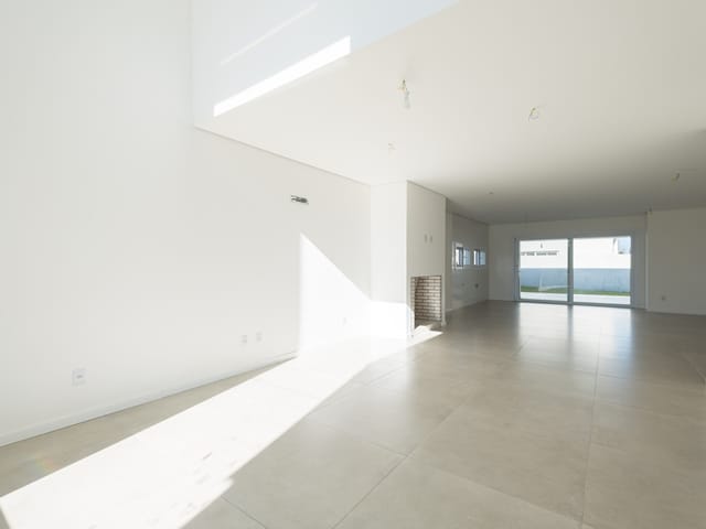 Casa com 400m² 3 quartos e 3 banheiros, à venda, no bairro Laranjal em Pelotas