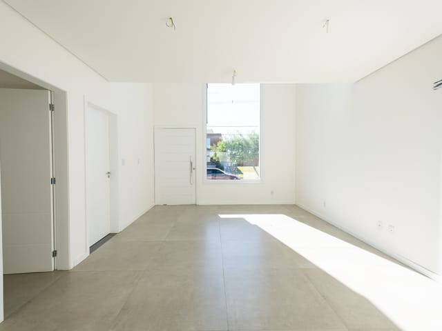 Casa com 400m² 3 quartos e 3 banheiros, à venda, no bairro Laranjal em Pelotas
