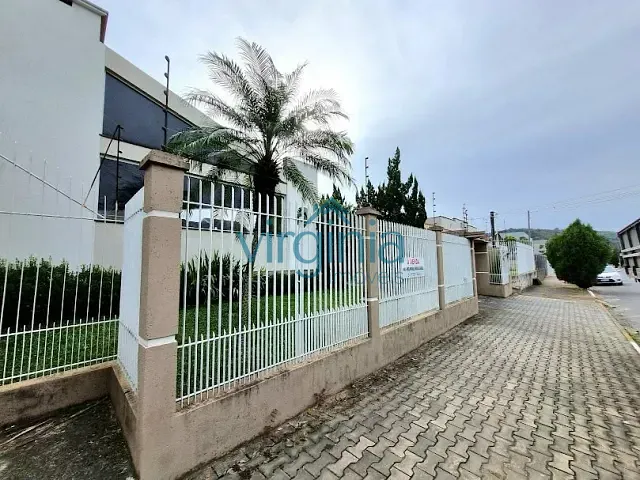 Casa com 600m² 3 quartos e 3 banheiros, à venda, no bairro Centro em Estância Velha