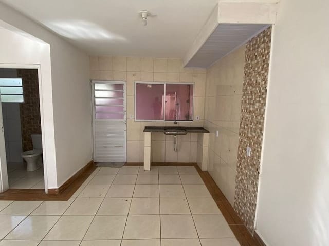 Casa 2 quartos e 1 banheiro, para alugar, no bairro Dos Pedrosos em Extrema
