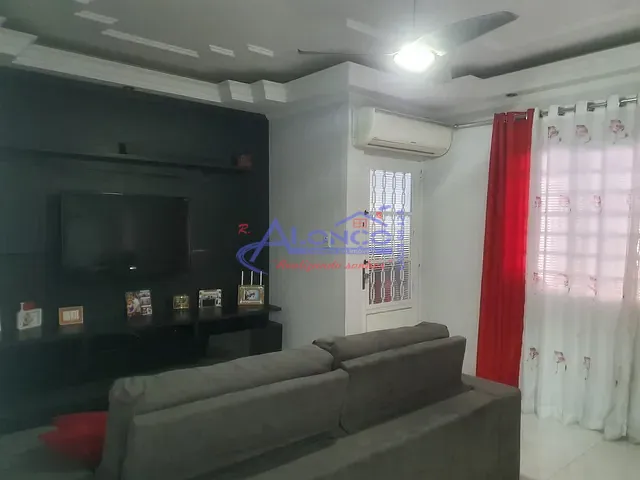Casa com 140m² 2 quartos e 1 banheiro, à venda, no bairro Parque dos Príncipes em Jacareí