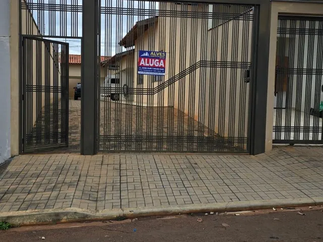 Casa 2 quartos e 1 banheiro, para alugar, no bairro Setor 3 em Ibiporã