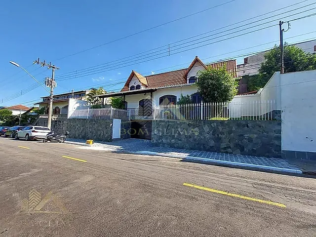Casa 5 quartos e 3 banheiros, para alugar, no bairro Bom Clima em Juiz de Fora
