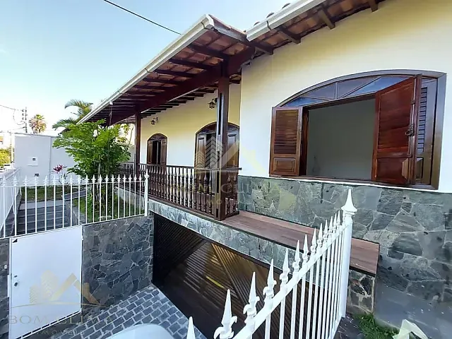 Casa 5 quartos e 3 banheiros, para alugar, no bairro Bom Clima em Juiz de Fora