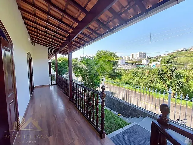 Casa 5 quartos e 3 banheiros, para alugar, no bairro Bom Clima em Juiz de Fora
