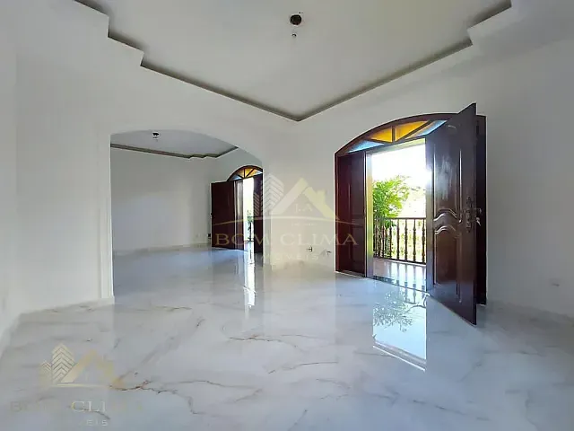 Casa 5 quartos e 3 banheiros, para alugar, no bairro Bom Clima em Juiz de Fora